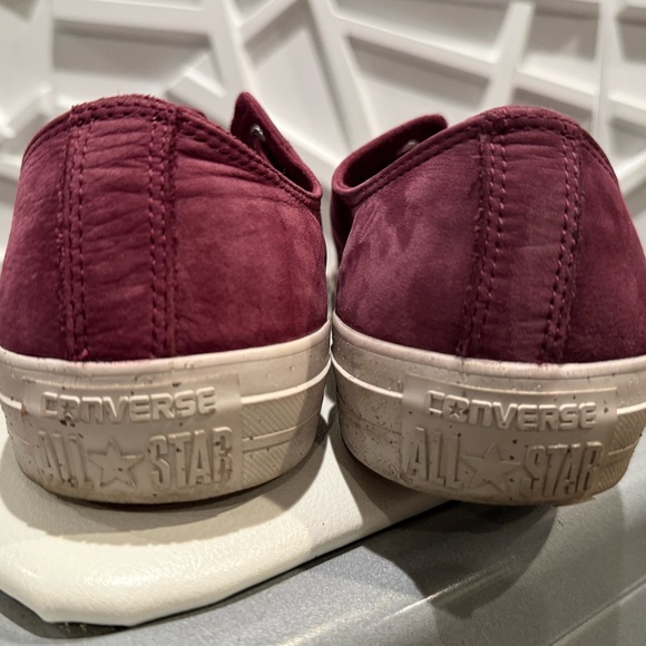 Converse Chuck Taylor Suede Mens Size 12 Burgundy Low  [Slightly Used] - Picture 2 of 4